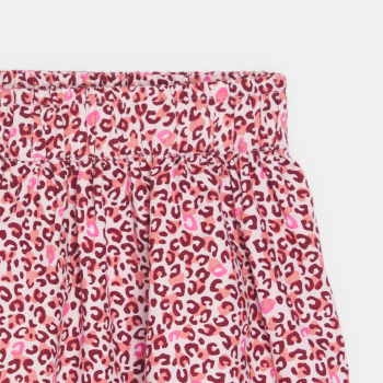 تنورة وردية اللون انسيابية...